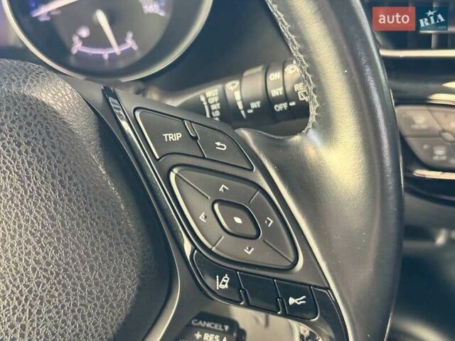 Красный Тойота C-HR, объемом двигателя 1.99 л и пробегом 59 тыс. км за 17900 $, фото 24 на Automoto.ua