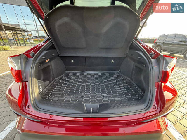 Красный Тойота C-HR, объемом двигателя 1.2 л и пробегом 88 тыс. км за 20200 $, фото 17 на Automoto.ua