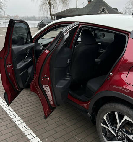 Красный Тойота C-HR, объемом двигателя 2 л и пробегом 60 тыс. км за 18500 $, фото 3 на Automoto.ua