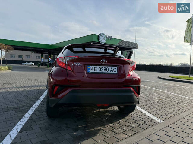 Красный Тойота C-HR, объемом двигателя 1.2 л и пробегом 88 тыс. км за 20200 $, фото 4 на Automoto.ua