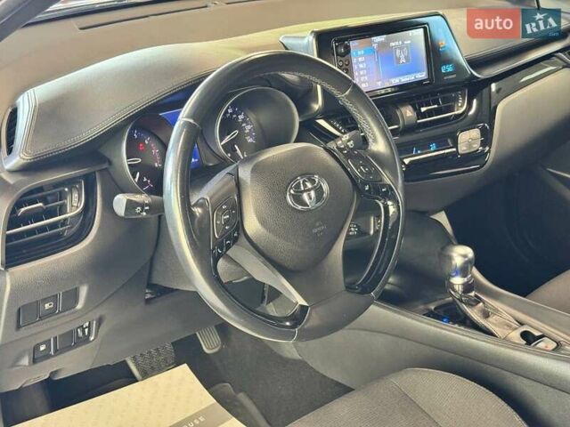 Красный Тойота C-HR, объемом двигателя 1.99 л и пробегом 59 тыс. км за 17900 $, фото 20 на Automoto.ua