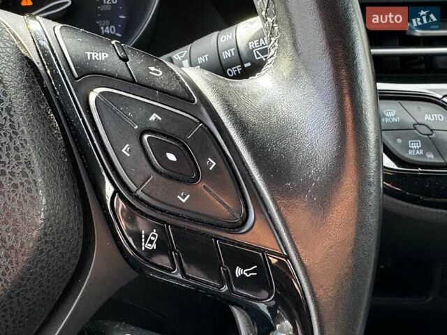 Красный Тойота C-HR, объемом двигателя 2 л и пробегом 76 тыс. км за 16640 $, фото 20 на Automoto.ua