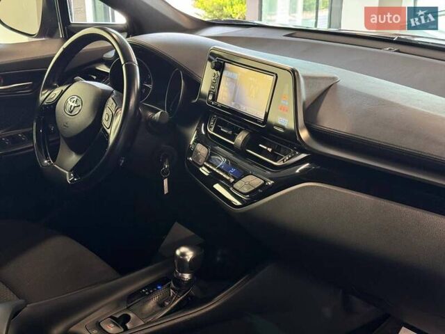 Красный Тойота C-HR, объемом двигателя 1.99 л и пробегом 59 тыс. км за 17900 $, фото 29 на Automoto.ua