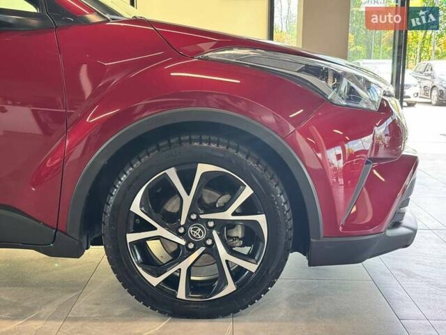 Красный Тойота C-HR, объемом двигателя 1.99 л и пробегом 59 тыс. км за 17900 $, фото 8 на Automoto.ua