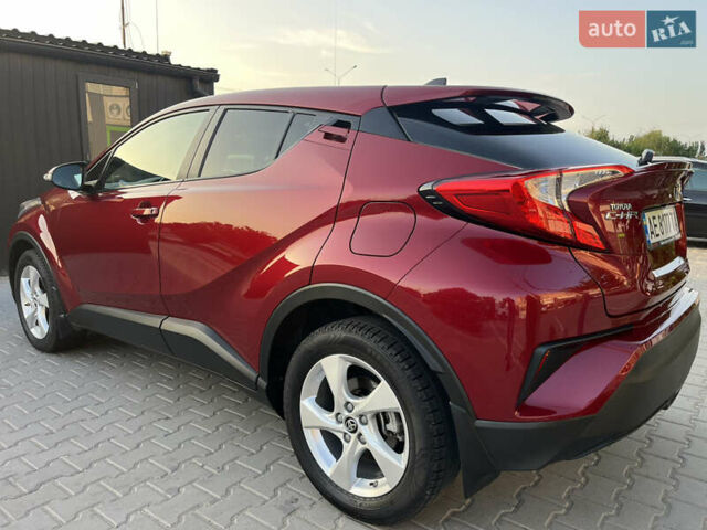 Красный Тойота C-HR, объемом двигателя 1.99 л и пробегом 92 тыс. км за 19950 $, фото 2 на Automoto.ua