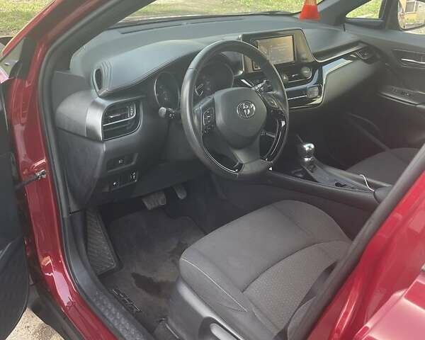Красный Тойота C-HR, объемом двигателя 2 л и пробегом 69 тыс. км за 15500 $, фото 7 на Automoto.ua