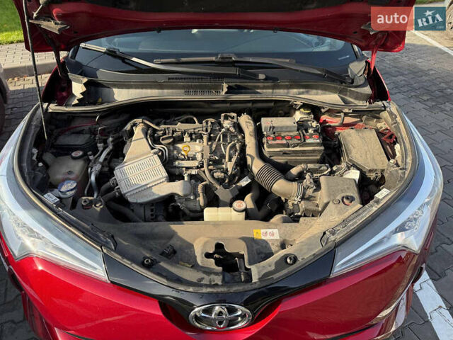 Красный Тойота C-HR, объемом двигателя 1.2 л и пробегом 88 тыс. км за 20200 $, фото 8 на Automoto.ua