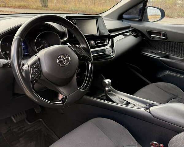 Красный Тойота C-HR, объемом двигателя 1.99 л и пробегом 110 тыс. км за 19200 $, фото 11 на Automoto.ua