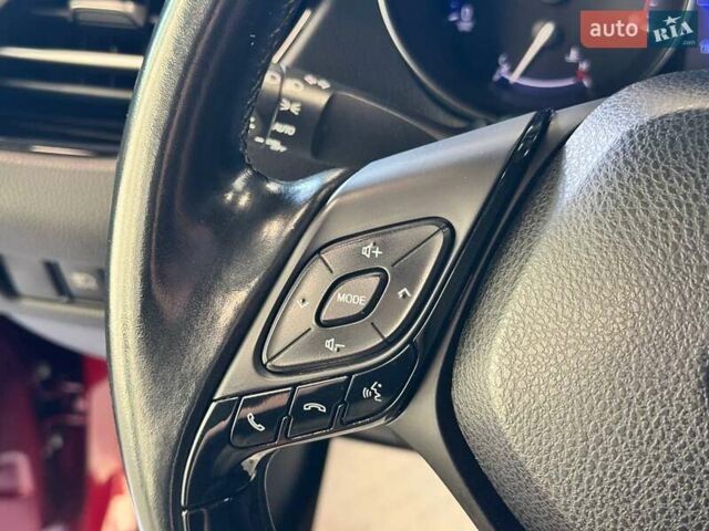 Красный Тойота C-HR, объемом двигателя 1.99 л и пробегом 59 тыс. км за 17900 $, фото 23 на Automoto.ua
