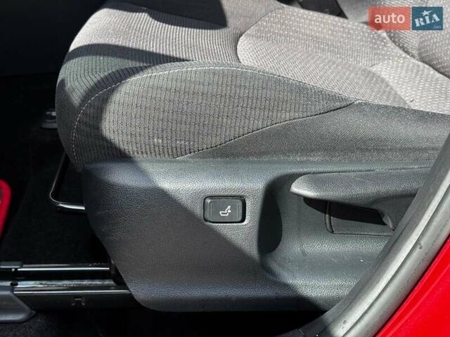 Красный Тойота C-HR, объемом двигателя 2 л и пробегом 76 тыс. км за 16640 $, фото 11 на Automoto.ua