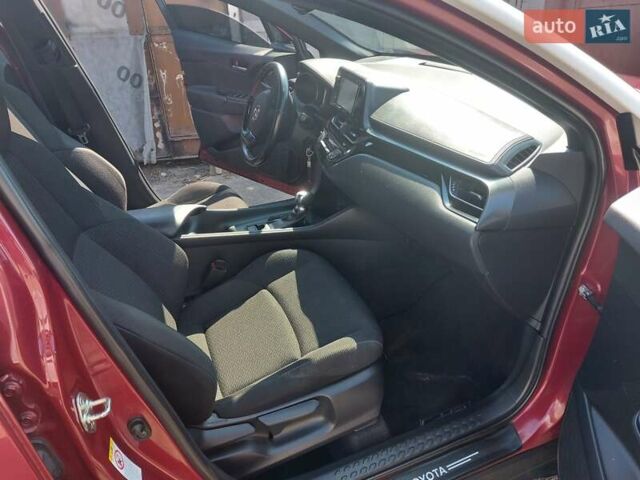 Червоний Тойота C-HR, об'ємом двигуна 2 л та пробігом 77 тис. км за 19900 $, фото 13 на Automoto.ua