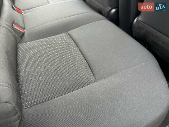 Красный Тойота C-HR, объемом двигателя 1.99 л и пробегом 46 тыс. км за 21500 $, фото 131 на Automoto.ua