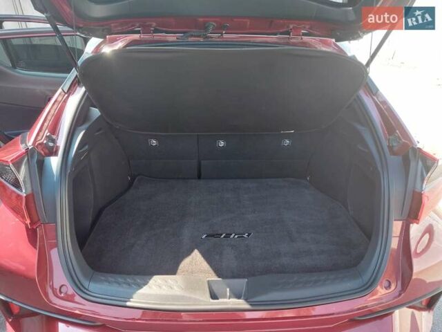 Красный Тойота C-HR, объемом двигателя 1.99 л и пробегом 77 тыс. км за 19900 $, фото 19 на Automoto.ua