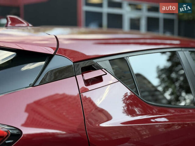 Красный Тойота C-HR, объемом двигателя 1.2 л и пробегом 112 тыс. км за 18800 $, фото 16 на Automoto.ua