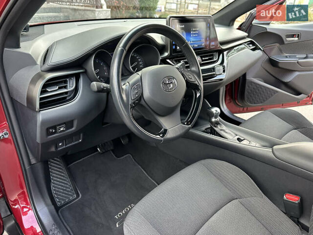 Красный Тойота C-HR, объемом двигателя 1.99 л и пробегом 46 тыс. км за 21500 $, фото 79 на Automoto.ua