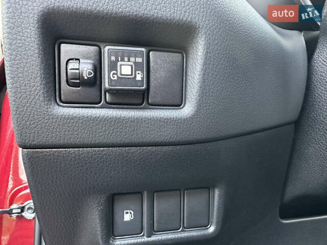 Красный Тойота C-HR, объемом двигателя 1.99 л и пробегом 46 тыс. км за 21500 $, фото 87 на Automoto.ua