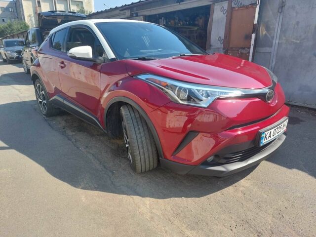 Тойота C-HR 2018 у Києві на Automoto.ua Червоний Тойота C-HR, об'ємом двигуна 2 л та пробігом 77 тис. км за 19900 $, фото 21 на Automoto.ua