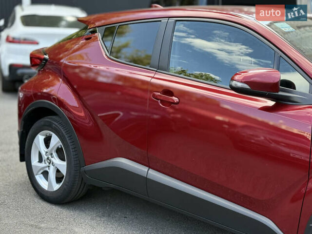 Красный Тойота C-HR, объемом двигателя 1.2 л и пробегом 112 тыс. км за 18800 $, фото 3 на Automoto.ua