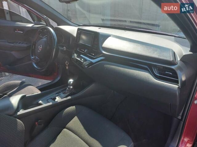 Червоний Тойота C-HR, об'ємом двигуна 2 л та пробігом 77 тис. км за 19900 $, фото 14 на Automoto.ua