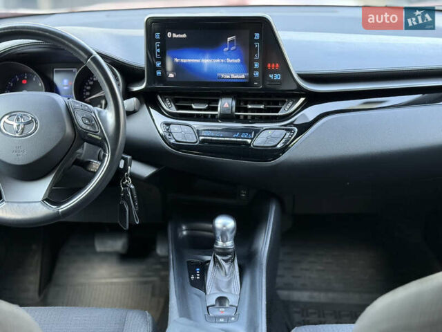Красный Тойота C-HR, объемом двигателя 1.2 л и пробегом 112 тыс. км за 18800 $, фото 24 на Automoto.ua