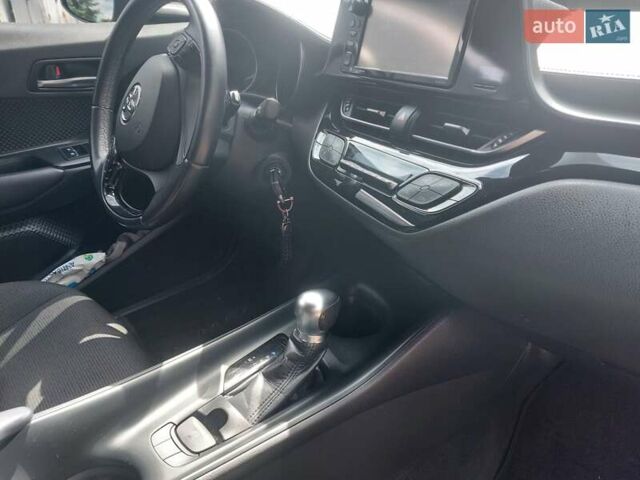 Красный Тойота C-HR, объемом двигателя 1.99 л и пробегом 77 тыс. км за 19900 $, фото 19 на Automoto.ua
