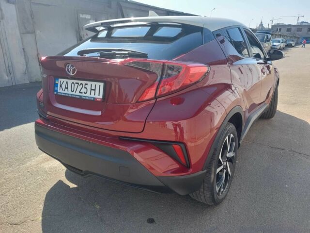 Тойота C-HR 2018 у Києві на Automoto.ua Червоний Тойота C-HR, об'ємом двигуна 2 л та пробігом 77 тис. км за 19900 $, фото 4 на Automoto.ua