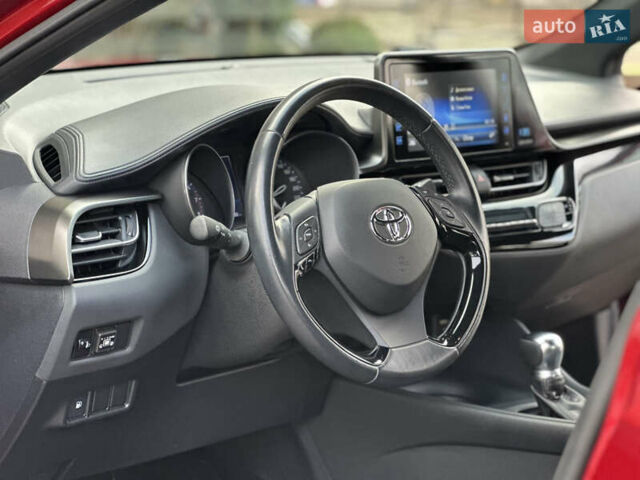 Красный Тойота C-HR, объемом двигателя 1.99 л и пробегом 46 тыс. км за 21500 $, фото 78 на Automoto.ua