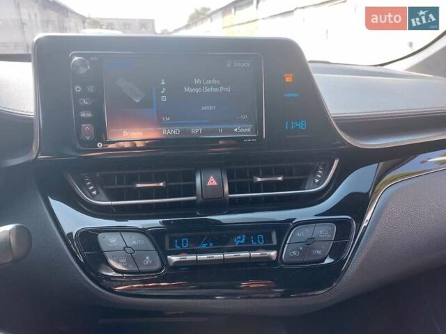 Червоний Тойота C-HR, об'ємом двигуна 2 л та пробігом 77 тис. км за 19900 $, фото 22 на Automoto.ua