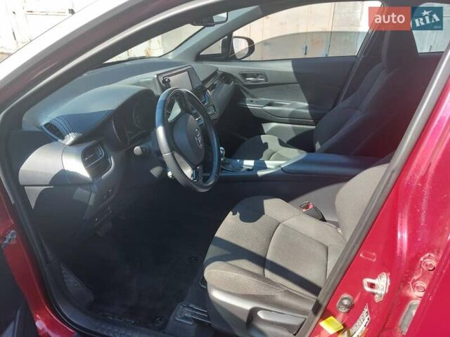 Червоний Тойота C-HR, об'ємом двигуна 2 л та пробігом 77 тис. км за 19900 $, фото 4 на Automoto.ua