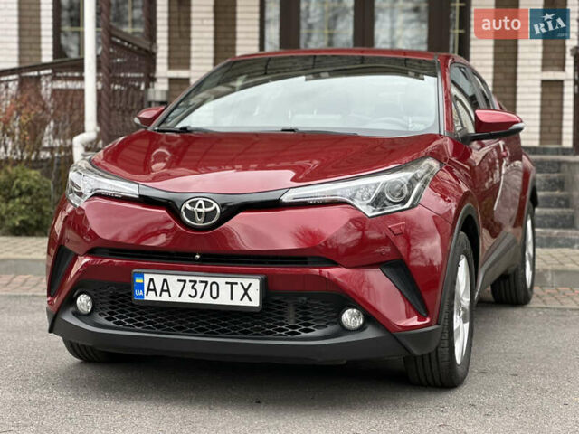 Красный Тойота C-HR, объемом двигателя 1.99 л и пробегом 46 тыс. км за 21500 $, фото 3 на Automoto.ua