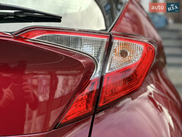 Красный Тойота C-HR, объемом двигателя 1.99 л и пробегом 46 тыс. км за 21500 $, фото 56 на Automoto.ua