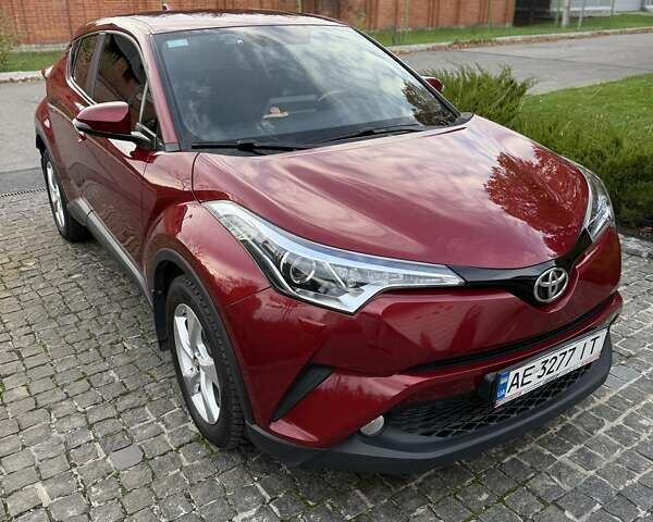 Красный Тойота C-HR, объемом двигателя 1.99 л и пробегом 90 тыс. км за 23000 $, фото 2 на Automoto.ua