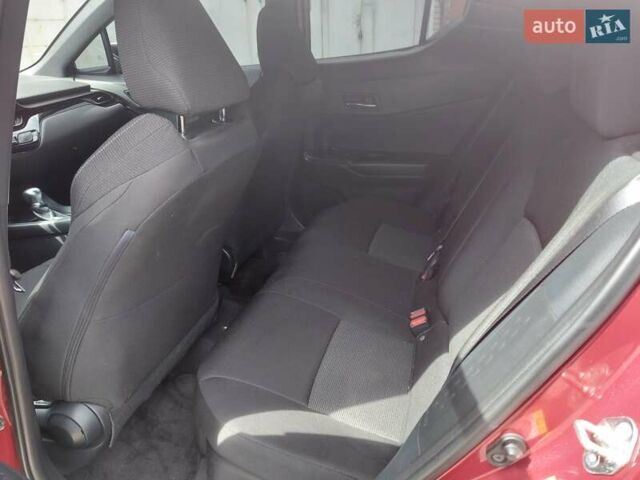 Красный Тойота C-HR, объемом двигателя 1.99 л и пробегом 77 тыс. км за 19900 $, фото 14 на Automoto.ua