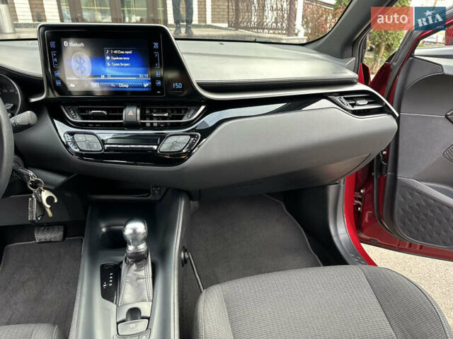 Красный Тойота C-HR, объемом двигателя 1.99 л и пробегом 46 тыс. км за 21500 $, фото 135 на Automoto.ua