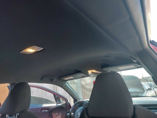 Тойота C-HR 2018 у Києві на Automoto.ua Червоний Тойота C-HR, об'ємом двигуна 2 л та пробігом 77 тис. км за 19900 $, фото 15 на Automoto.ua