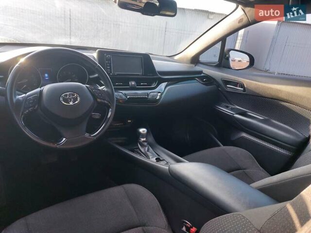 Червоний Тойота C-HR, об'ємом двигуна 1.99 л та пробігом 77 тис. км за 19900 $, фото 16 на Automoto.ua