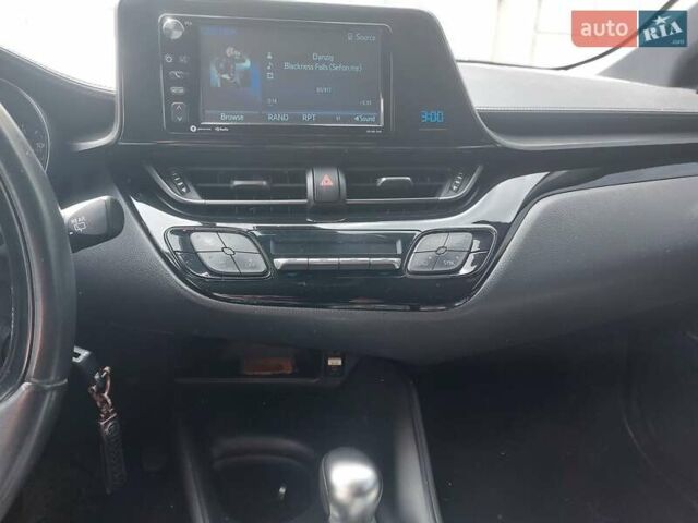 Красный Тойота C-HR, объемом двигателя 1.99 л и пробегом 77 тыс. км за 19900 $, фото 22 на Automoto.ua