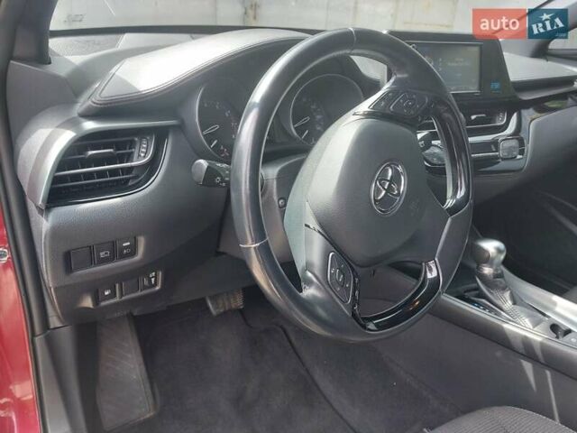 Красный Тойота C-HR, объемом двигателя 1.99 л и пробегом 77 тыс. км за 19900 $, фото 13 на Automoto.ua