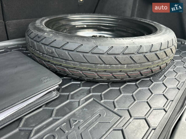 Красный Тойота C-HR, объемом двигателя 1.99 л и пробегом 46 тыс. км за 21500 $, фото 144 на Automoto.ua