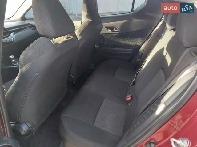 Червоний Тойота C-HR, об'ємом двигуна 1.99 л та пробігом 77 тис. км за 19900 $, фото 15 на Automoto.ua