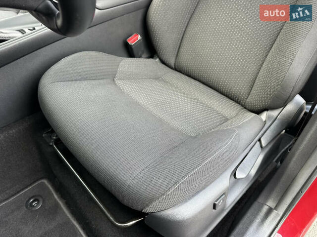 Красный Тойота C-HR, объемом двигателя 1.99 л и пробегом 46 тыс. км за 21500 $, фото 104 на Automoto.ua