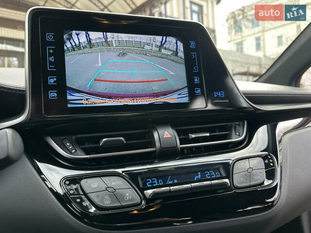 Красный Тойота C-HR, объемом двигателя 1.99 л и пробегом 46 тыс. км за 21500 $, фото 101 на Automoto.ua