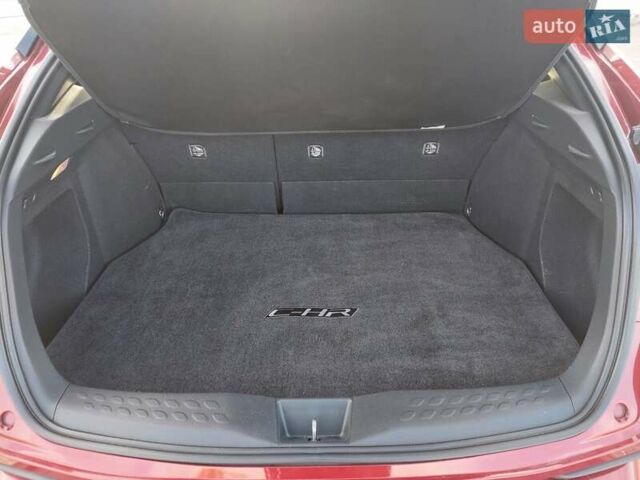 Червоний Тойота C-HR, об'ємом двигуна 1.99 л та пробігом 77 тис. км за 19900 $, фото 17 на Automoto.ua