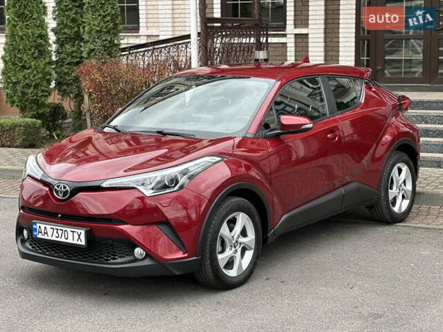 Красный Тойота C-HR, объемом двигателя 1.99 л и пробегом 46 тыс. км за 21500 $, фото 2 на Automoto.ua
