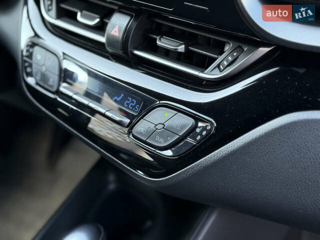 Красный Тойота C-HR, объемом двигателя 1.2 л и пробегом 112 тыс. км за 18800 $, фото 19 на Automoto.ua