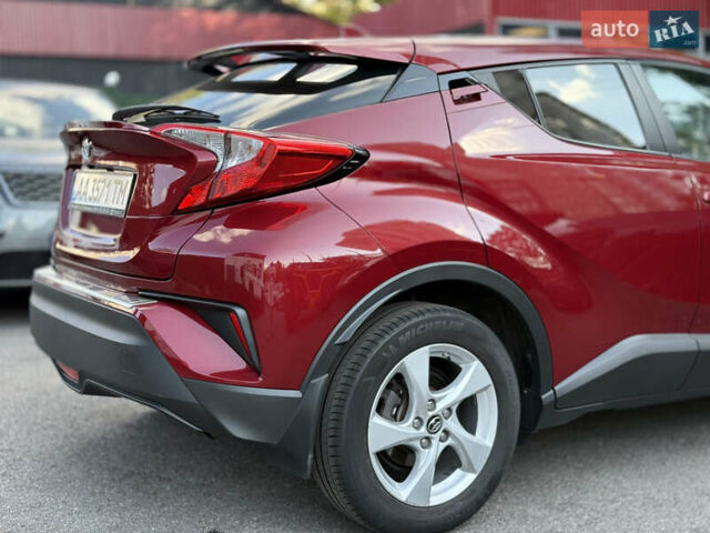 Красный Тойота C-HR, объемом двигателя 1.2 л и пробегом 112 тыс. км за 18800 $, фото 15 на Automoto.ua