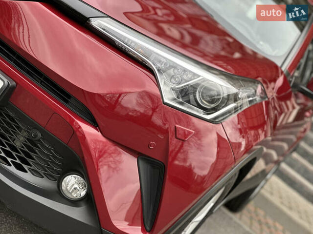 Красный Тойота C-HR, объемом двигателя 1.99 л и пробегом 46 тыс. км за 21500 $, фото 18 на Automoto.ua