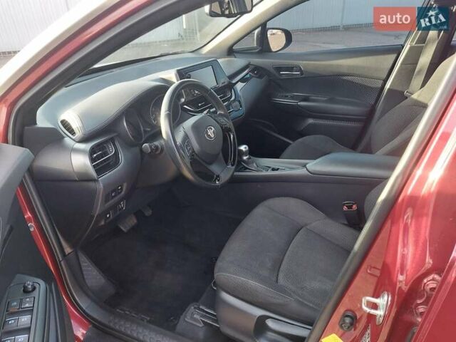 Червоний Тойота C-HR, об'ємом двигуна 1.99 л та пробігом 77 тис. км за 19900 $, фото 13 на Automoto.ua