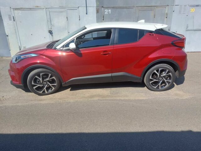 Тойота C-HR 2018 у Києві на Automoto.ua Червоний Тойота C-HR, об'ємом двигуна 2 л та пробігом 77 тис. км за 19900 $, фото 7 на Automoto.ua