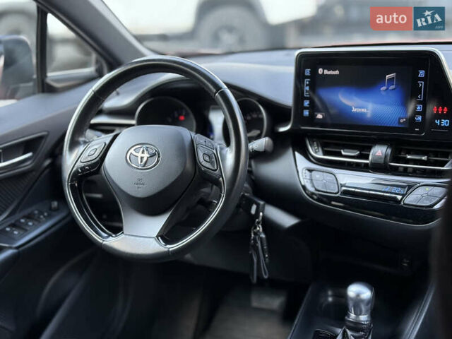 Красный Тойота C-HR, объемом двигателя 1.2 л и пробегом 112 тыс. км за 18800 $, фото 25 на Automoto.ua
